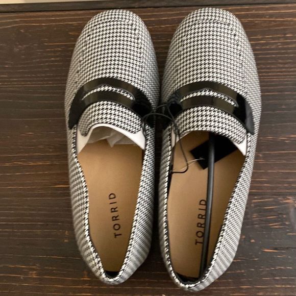 torrid Shoes - Torrid size 7.5 black and white houndstooth loafers.
